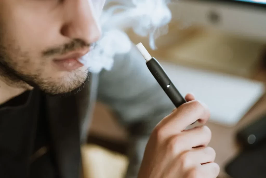 Stick di tabacco ed erba legale